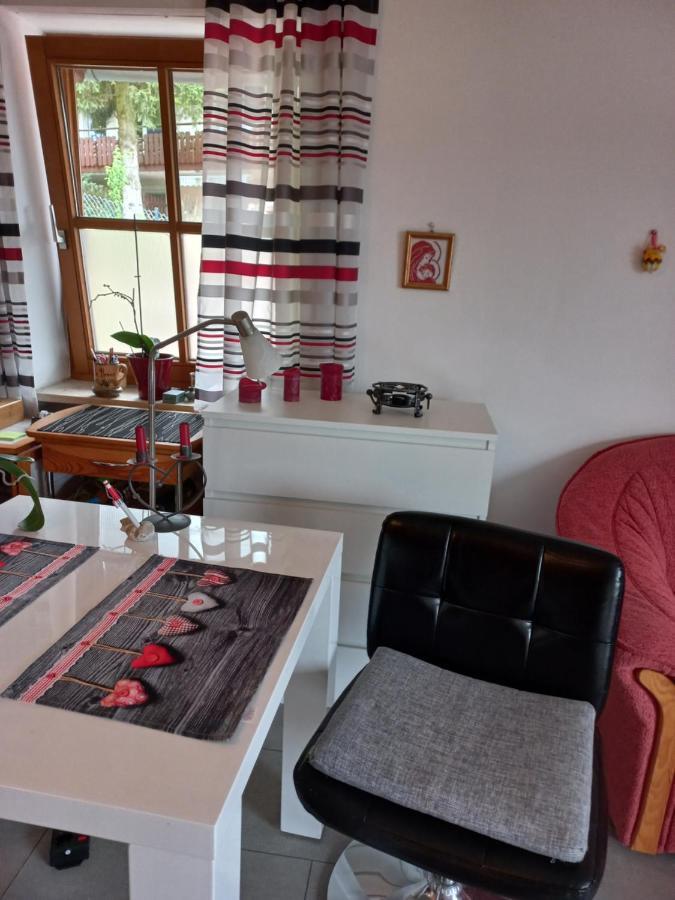 Weiss-Rot-Schwarz Appartement Bad Griesbach  Buitenkant foto